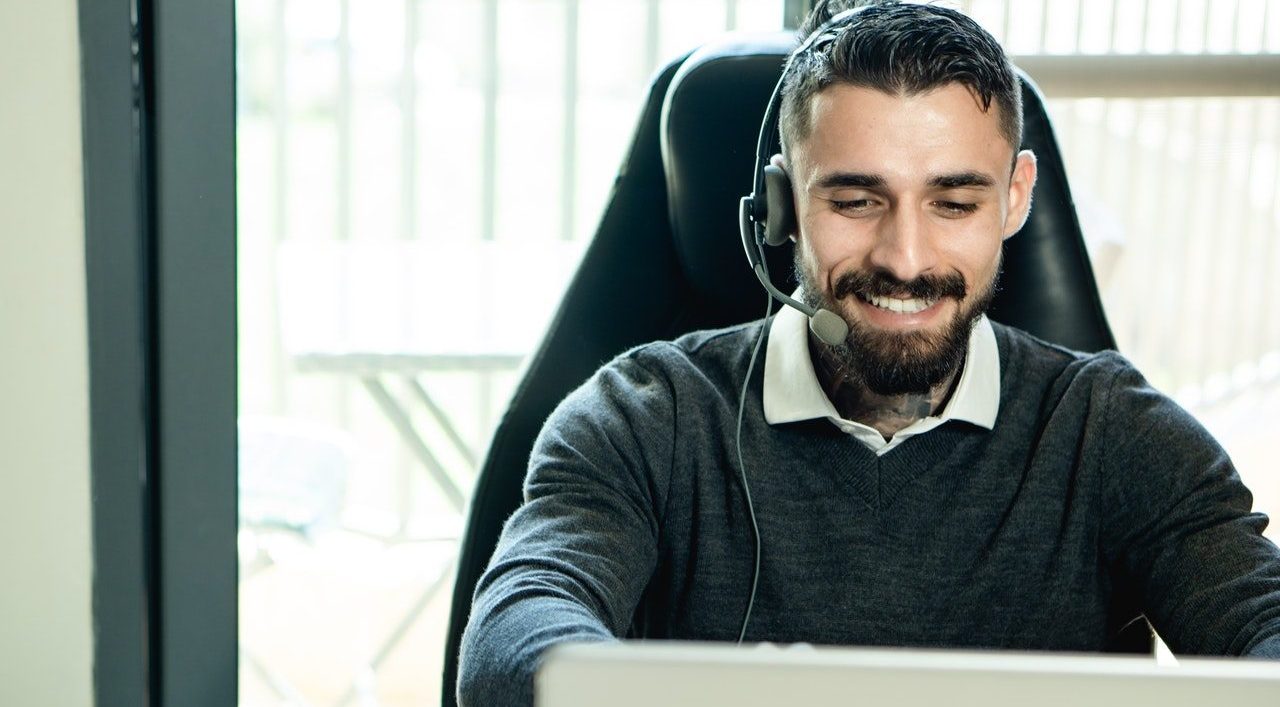 Customer support agent with headset